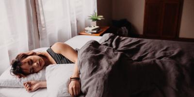 البحث عن الأشياء وعدم القدرة على الكلام.. خبراء يفسرون أشهر الأحلام الشائعة