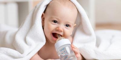 سلوكيات غريبة يفعلها الرضع .. إليكِ أسبابها