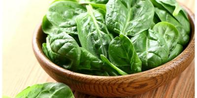 فوائد السبانخ للشعر والبشرة وقيمته الغذائية