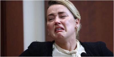 آمبر هيرد تضع نفسها في مواقف محرجة خلال المحاكمة.. وجوني ديب يضحك ساخرًا