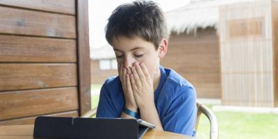 نصائح اتبعيها عن بلوغ طفلك.. إياك والحرج