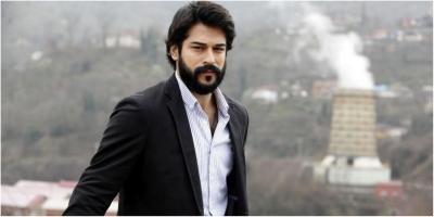 بوراك اوزجفيت مهدد بدخول السجن لسنوات.. بسبب مسلسل المؤسس عثمان