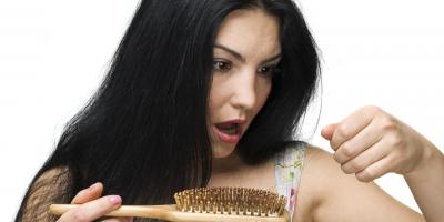  طرق للحد من تساقط الشعر