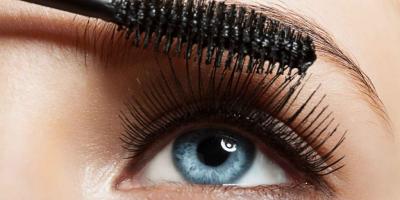 تغنيكِ عن الاصطناعية.. أفضل أنواع الماسكرا لرموش طويلة وجذابة