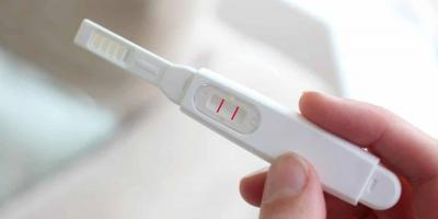 لديك أعراض الحمل ولكن عند الفحص النتيجة سلبية.. فما السبب؟