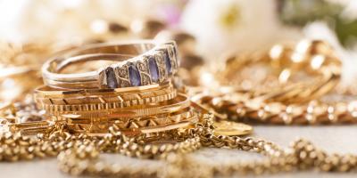 أخطاء تجنبيها عنذ تنظيف وتخزين مجوهراتك.. أبرزها معجون الأسنان والشمس