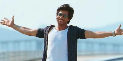 شاروخان يؤجل سفره بعد القبض على ابنه.. وسلمان خان يتواجد لدعم صديقه