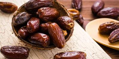 تناول التمر يعزز صحة العظام... تعرفي على السر!