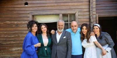 ثلاث نجمات في بطولة فيلم