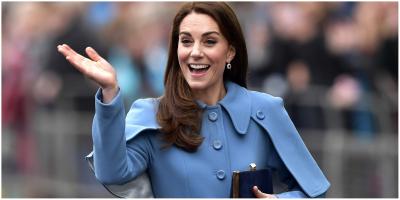 كيت ميدلتون تتألق ببلوزة من رالف لورين في متحف فيكتوريا وألبرت