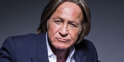 محمد حديد يتجاهل مشاكل ابنته جيجي وزين مالك.. ويطهو اطباق فلسطينية شهية