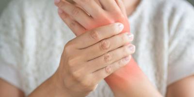 أفضل 7 أطعمة يجب تناولها إذا كنت مصابة بالتهاب المفاصل