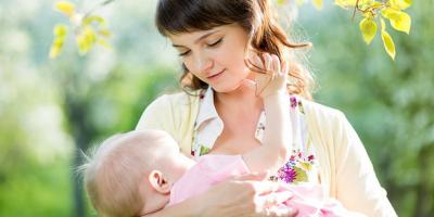 فوائد السباحة للأم المرضعة