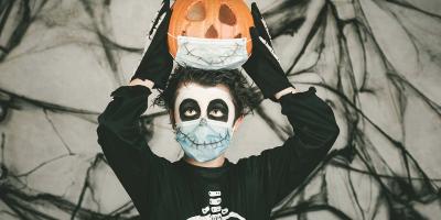8 أفكار لارتداء أقنعة الوجه مع أزياء الهالوين