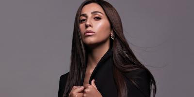 دينا الشربيني بنفس اطلالة هاندا ارتشيل.. جريئة بالأبيض