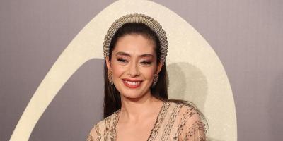 نسليهان أتاغول تنشر صور رومانسية بوضعيات حميمية مع زوجها قادير دوغلو احتفالا بعيد الحب