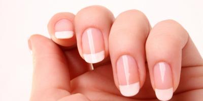 بينها البقع الداكنة على الأظافر.. علامات مفاجئة في الجسم يجب الانتباه إليها