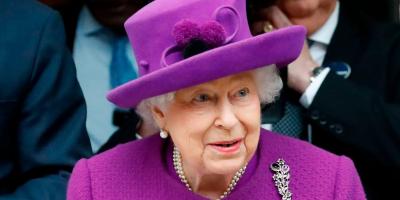 الملكة اليزابيث تصدر قرارًا هامًا بشأن مواقف الأمير هاري وميغان ماركل