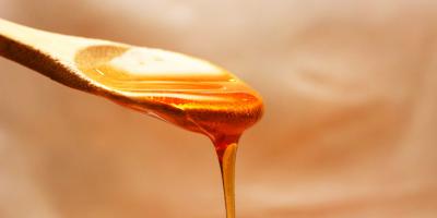 فوائد عسل الغابة السوداء.. يمنحك بشرة متوهجة