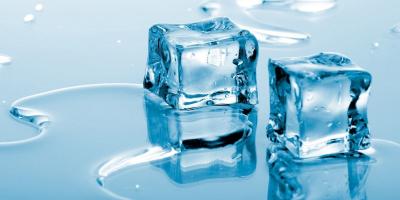 ما هي مخاطر وفوائد شرب الماء البارد؟