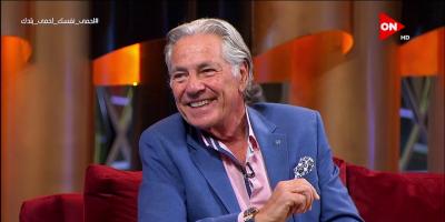 مصطفى فهمي يحتفل بعيد ميلاده على أنغام 