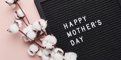 بينهم بدور البراهيم وأحمد فهمي.. الذهب اختيارات النجوم لأمهاتهم في عيدهم