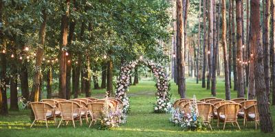 أفكار مبتكرة لديكور حفل زفاف لا ينسى