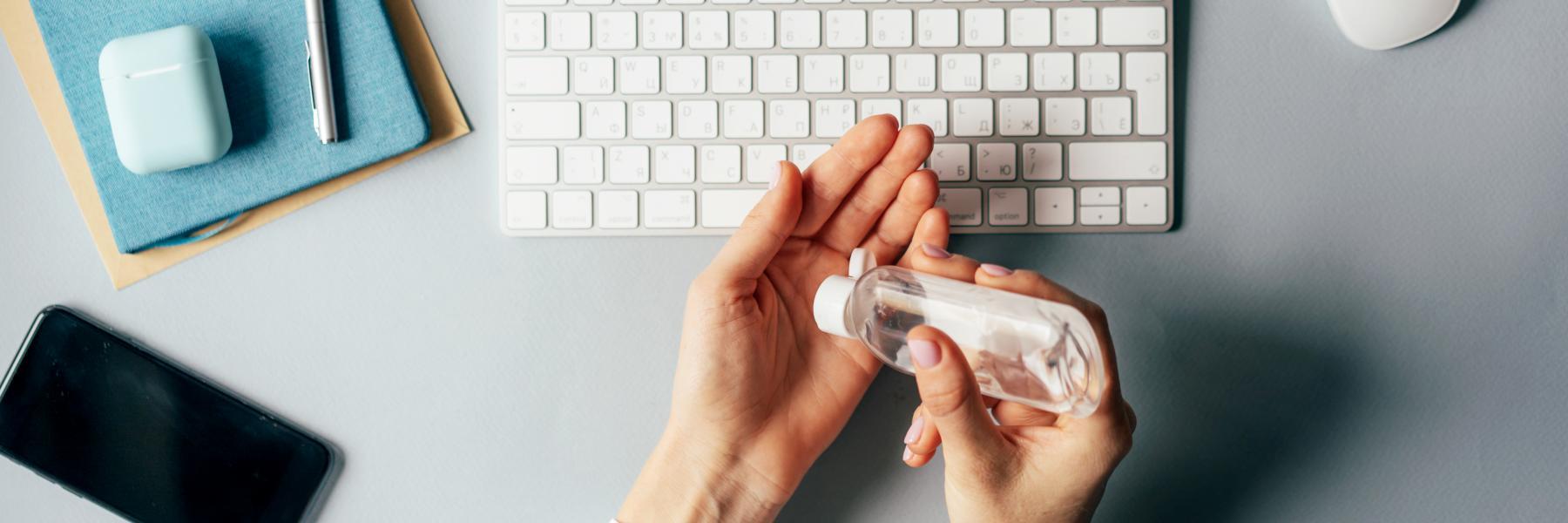 10 استخدامات مختلفة لجل معقم اليدين.. أبرزها: شامبو للشعر