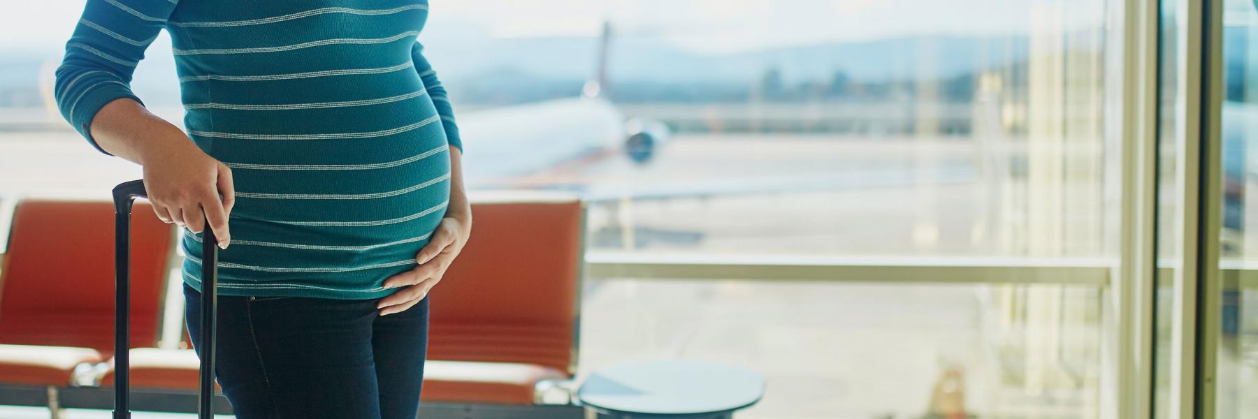 السفر أثناء الحمل... هل يمكن أن يؤدي للإجهاض وما هي الاحتياطات؟