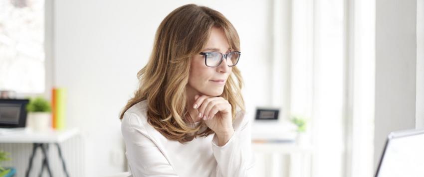 الجلوس امام الحاسوب