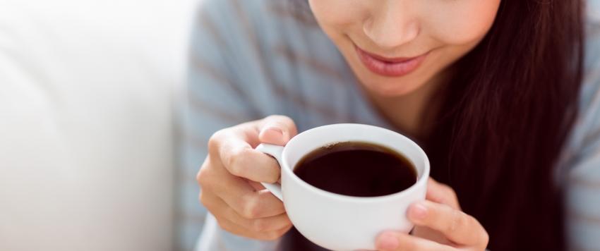 قد يساعدك الإقلاع عن الكافيين أو الحد منه على الحصول على قسط جيد من الراحة في الليل