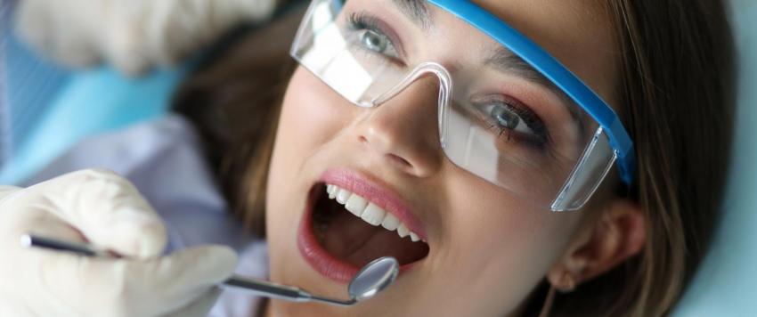 تعرفي على أسباب تآكل مينا الأسنان وطرق الوقاية لمنع حدوثها