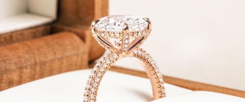 الخاتم والكورونا