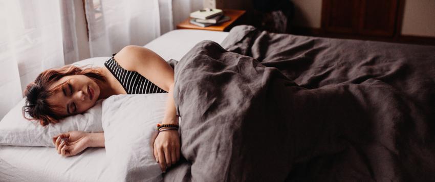 لماذا يجب عليكِ نزع المجوهرات قبل الخلود للنوم؟