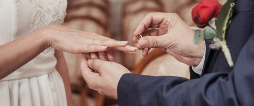 دعي العريس المتقدم لكِ يتكلم بكل حرية