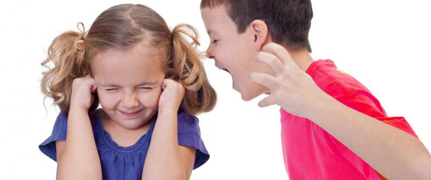 قد يشكو الطفل من أن هذا أو ذاك شائك أو أنه يزعجه.