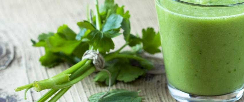 فوائد وأضرار عصير البقدونس