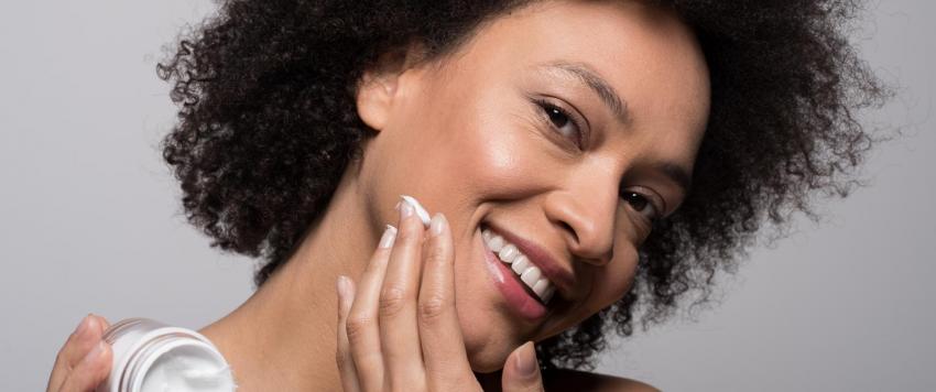 تجنبي هذه المكونات في منتجات العناية بالبشرة والشعر تجنبي هذه المكونات في منتجات العناية بالبشرة والشعر