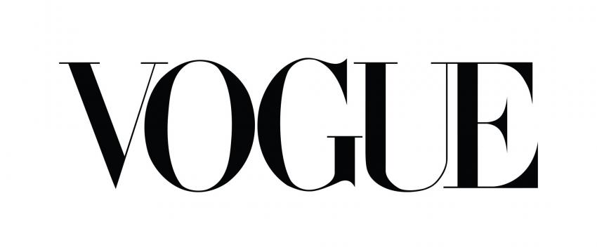 مجلة فوغ العربية تستفز السعوديين بعارضات أزياء شبه عاريات في العُلا