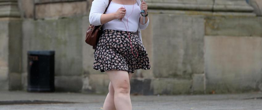 أزياء تساعدك على إخفاء  البطن الممتلئة أزياء تساعدك على إخفاء  البطن الممتلئة