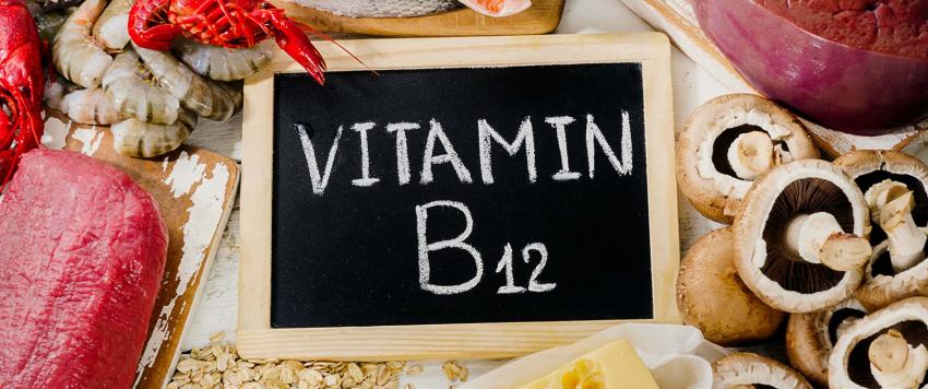 بينها التهاب اللسان وفقد التوازن.. تعرف على أعراض نقص فيتامين B12