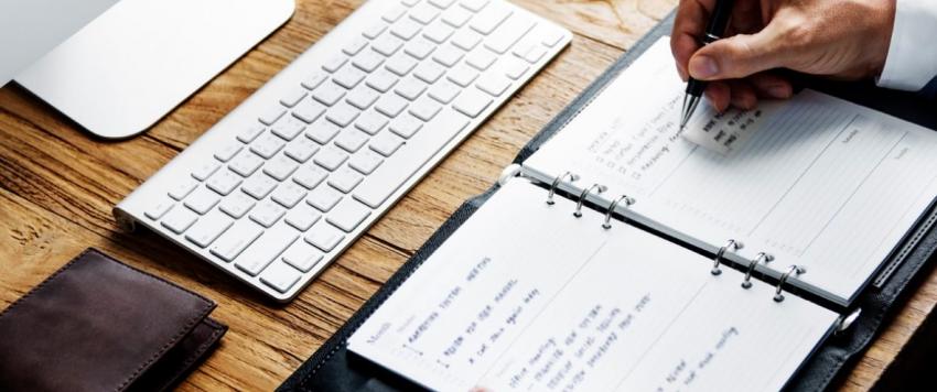 أبراج تحب المماطلة والتملص من العمل... هل أنتِ منهم؟