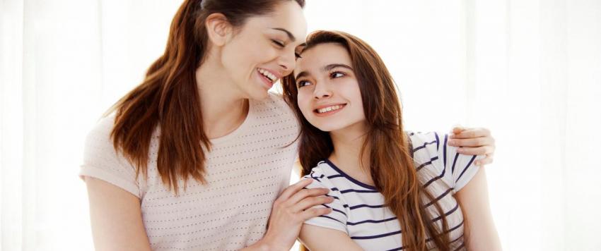 كيف تعدين ابنتك لأول دورة شهرية تمر بها؟