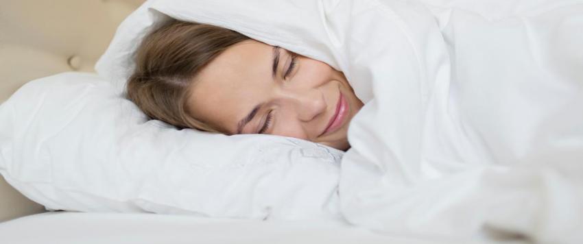 تغطية الرأس بالبطانية