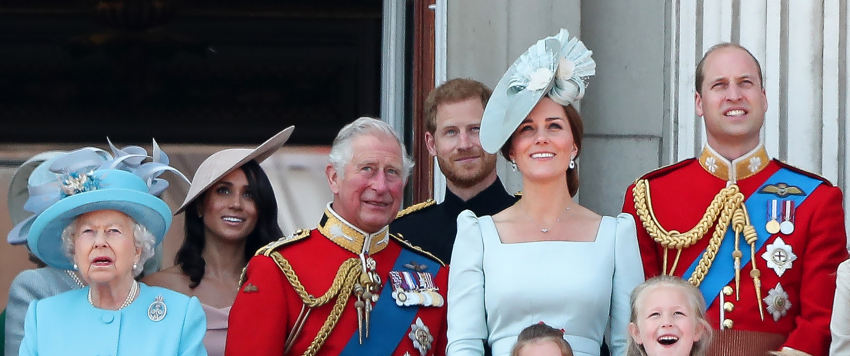 8 إطلالات ملكية تحمل رسائل خفية.. تعرفي عليها