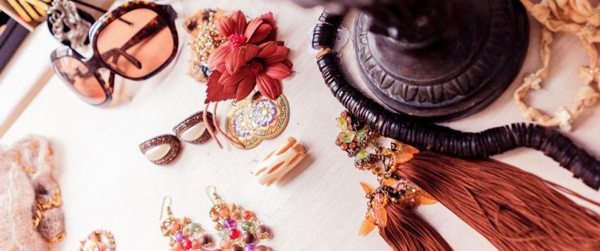 إليكِ أفضل الإكسسوارات المستوحاه من النجمات