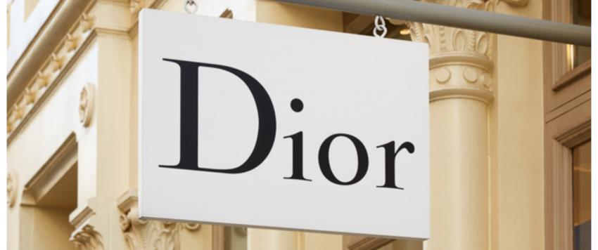 إطلالة من توقيع دار ديور العالمية 