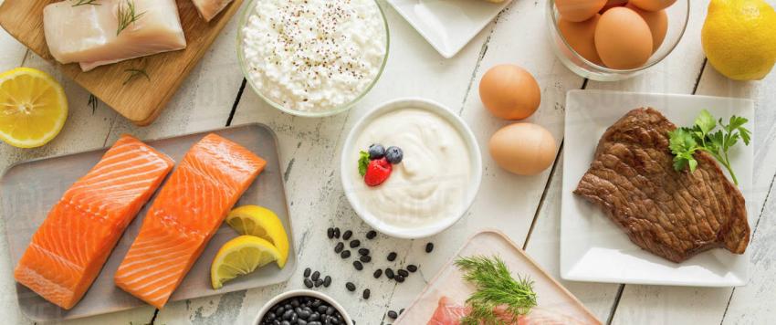  أطعمة ومشروبات تسبب اصفرار البول