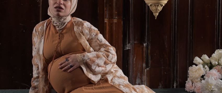  إطلالات للمحجبات الحوامل من وحي الفاشنيستا