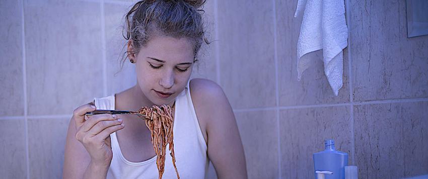 7 آثار ضارة للإفراط في تناول الطعام